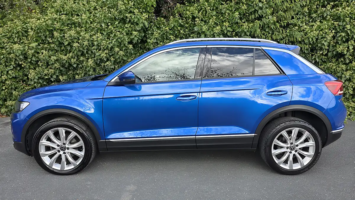 Used 2020 Volkswagen T-Roc Sel Ravenna Blue Metallic - Interior and Exterior details 2