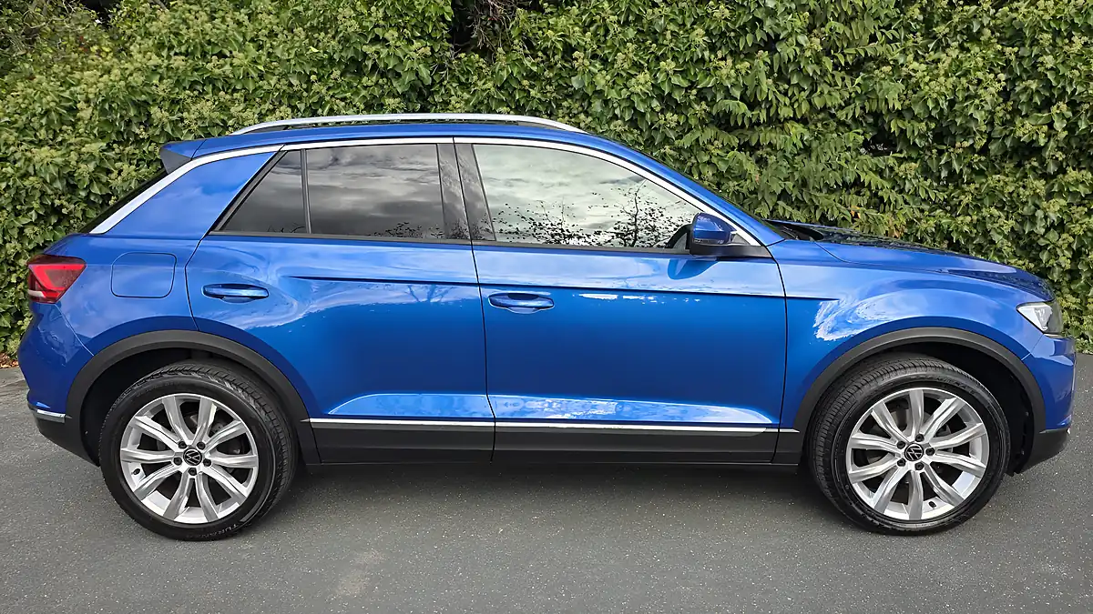 Used 2020 Volkswagen T-Roc Sel Ravenna Blue Metallic - Interior and Exterior details 6