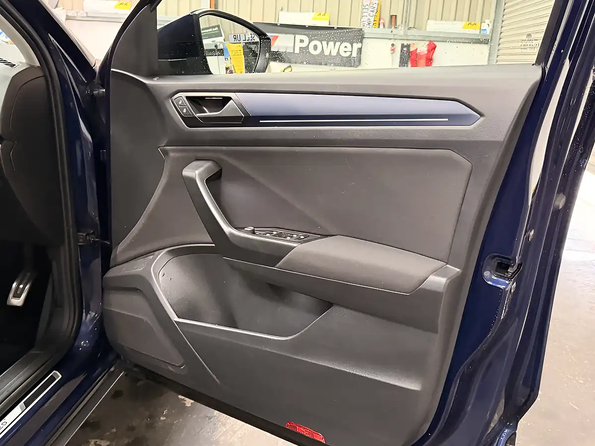 Used 2020 Volkswagen T-Roc United Ltd Edition Metallic Blue - Interior and Exterior details 17