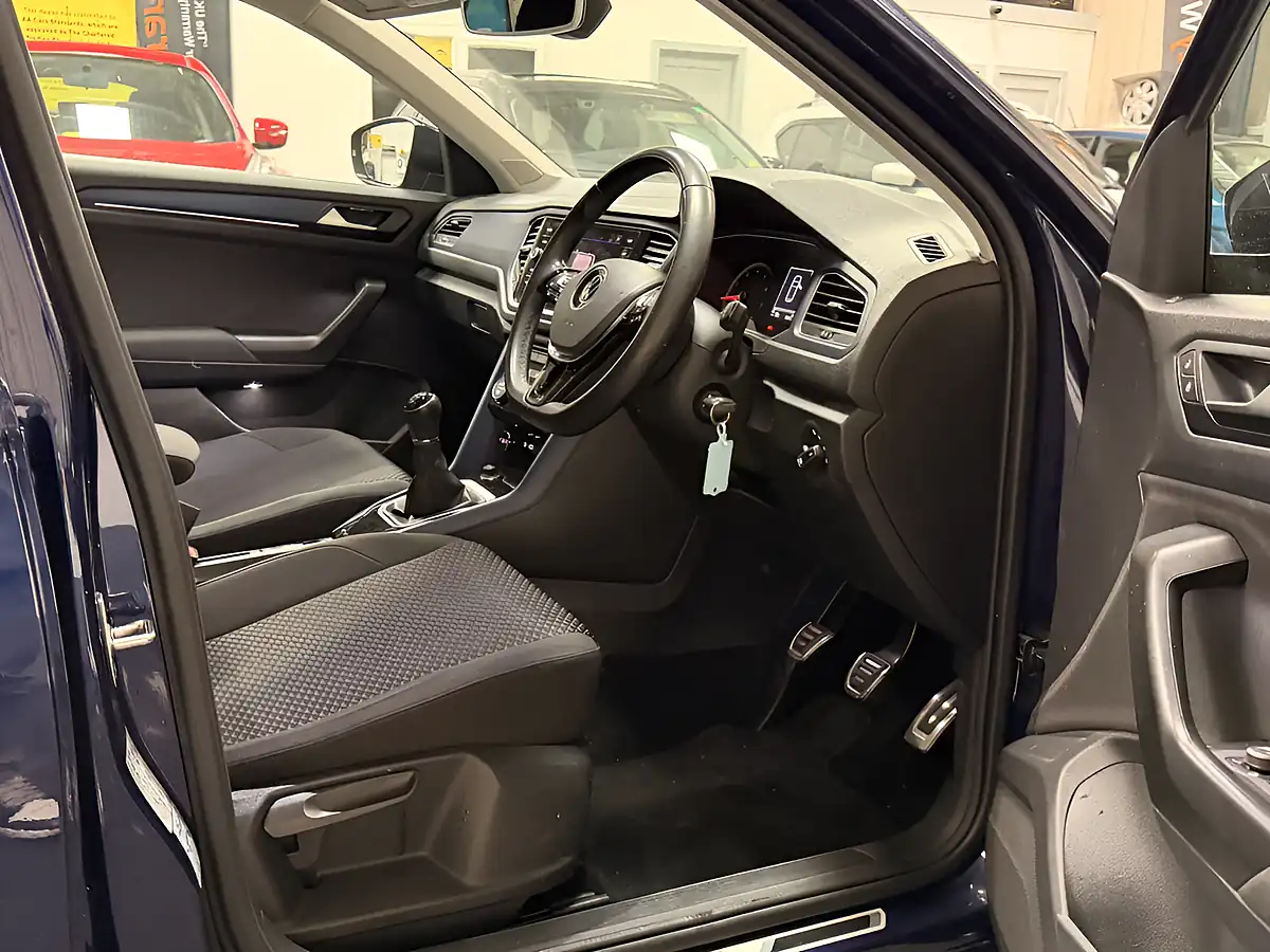 Used 2020 Volkswagen T-Roc United Ltd Edition Metallic Blue - Interior and Exterior details 18