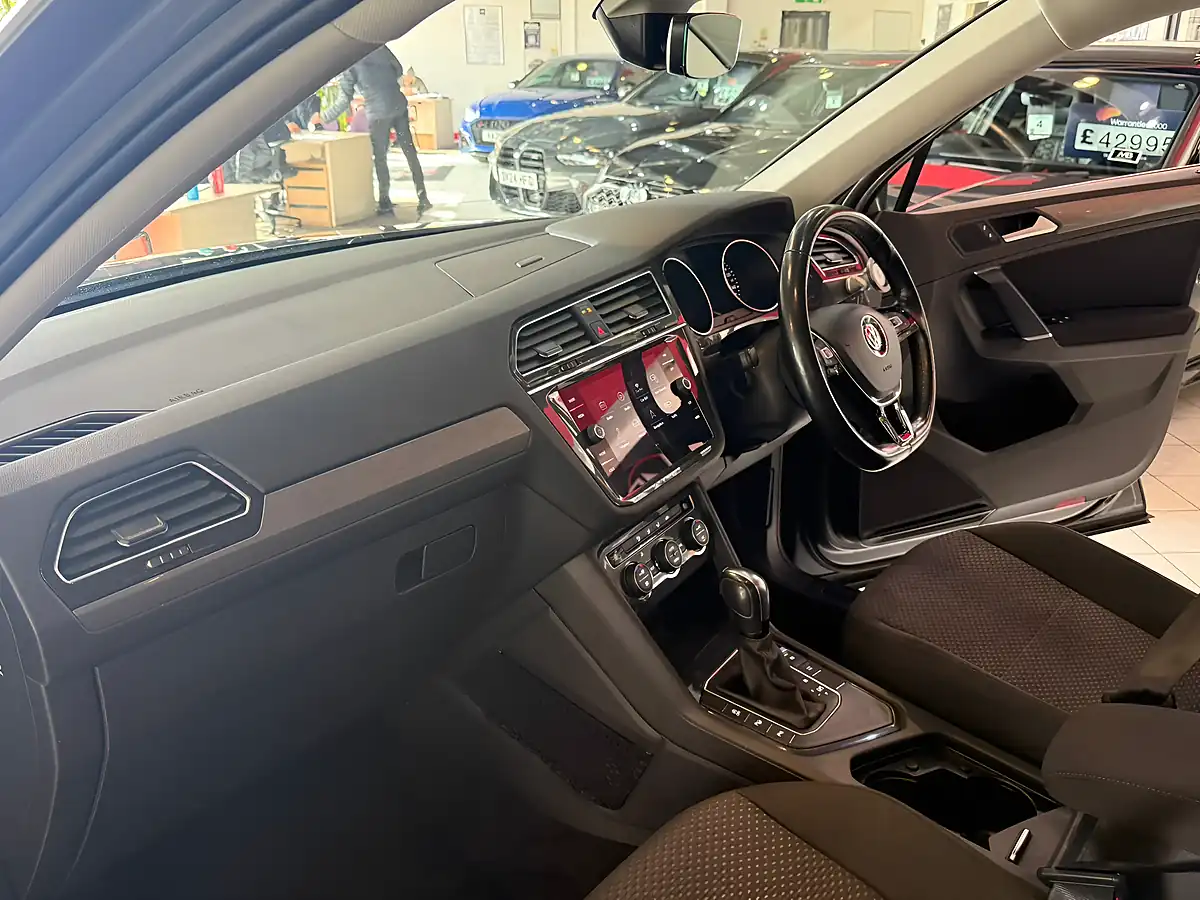 Used 2020 Volkswagen Tiguan Allspace Match Grey - Interior and Exterior details 15