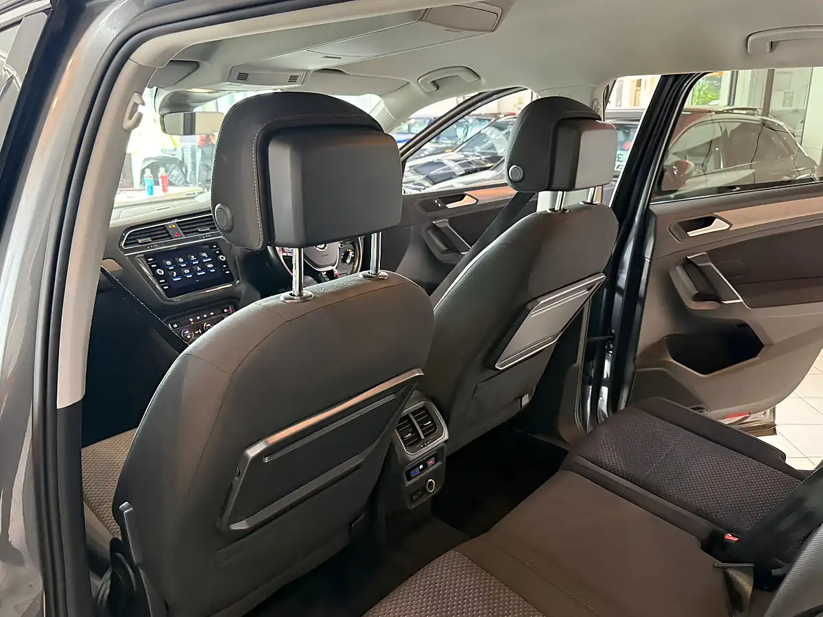Used 2020 Volkswagen Tiguan Allspace Match Grey - Interior and Exterior details 16