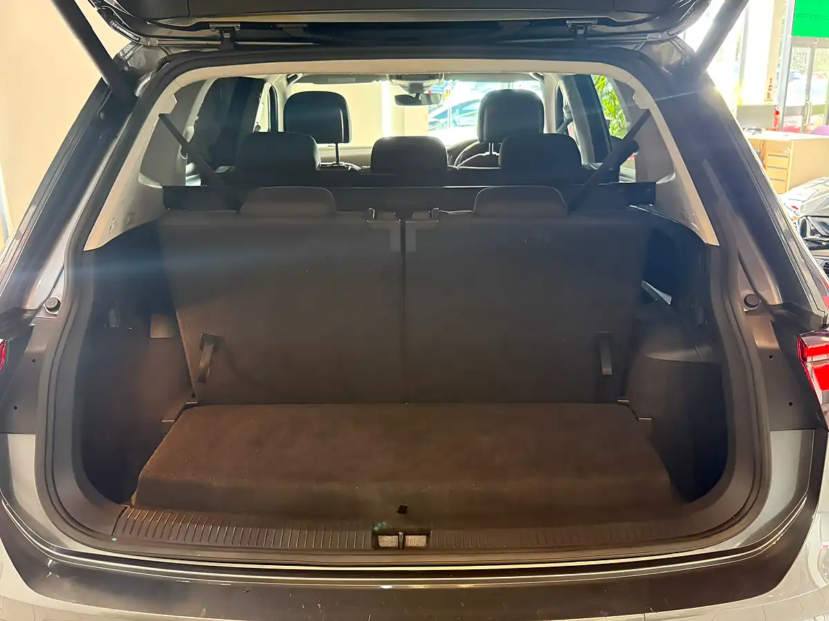 Used 2020 Volkswagen Tiguan Allspace Match Grey - Interior and Exterior details 9