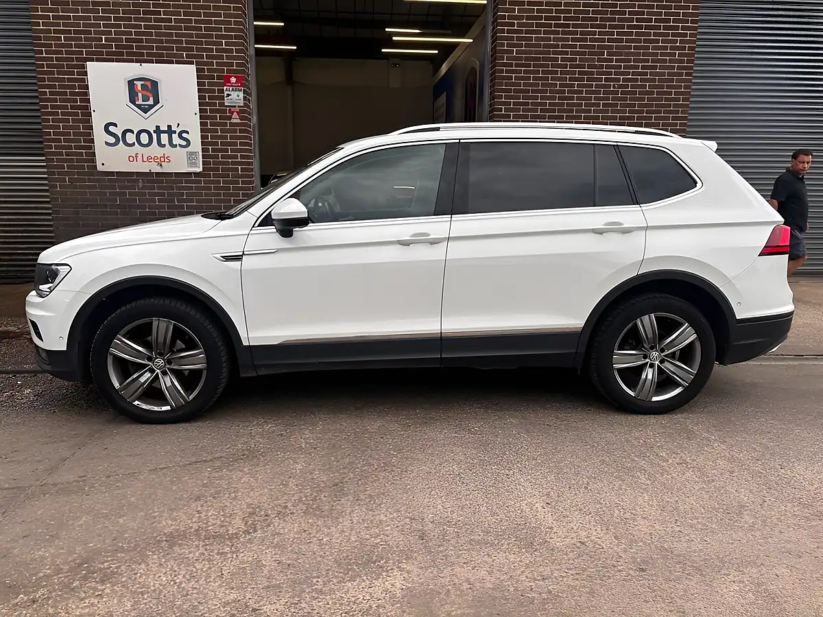 Used 2020 Volkswagen Tiguan Allspace Match White - Interior and Exterior details 4
