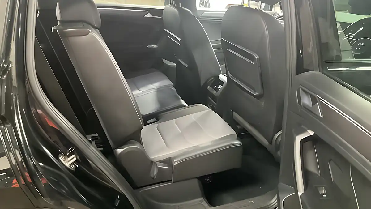 Used 2020 Volkswagen Tiguan Allspace R-Line Tech Black - Interior and Exterior details 10