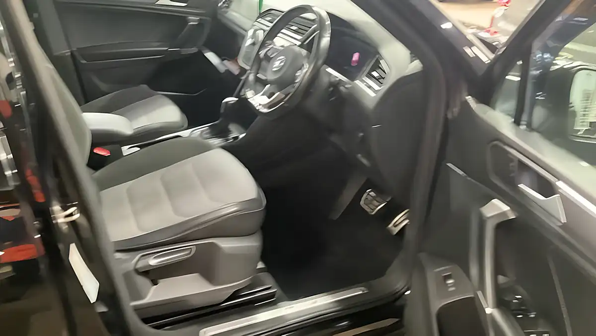Used 2020 Volkswagen Tiguan Allspace R-Line Tech Black - Interior and Exterior details 11