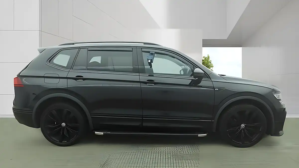 Used 2020 Volkswagen Tiguan Allspace R-Line Tech Black - Interior and Exterior details 5