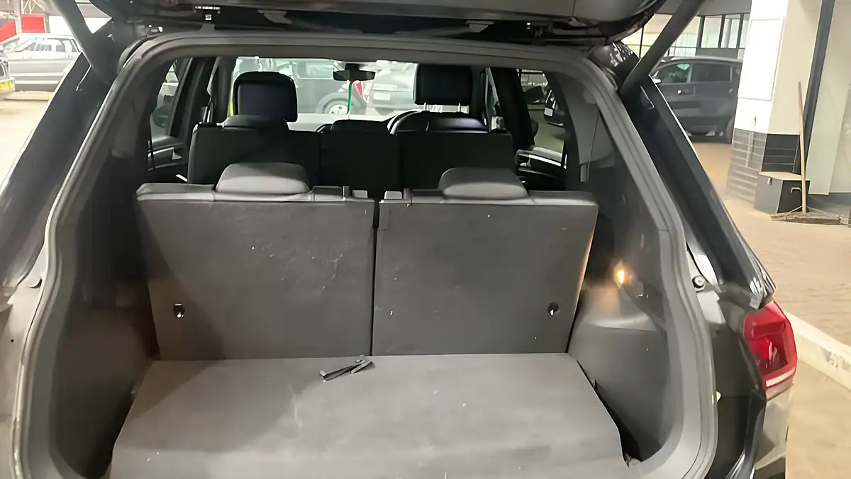 Used 2020 Volkswagen Tiguan Allspace R-Line Tech Black - Interior and Exterior details 9