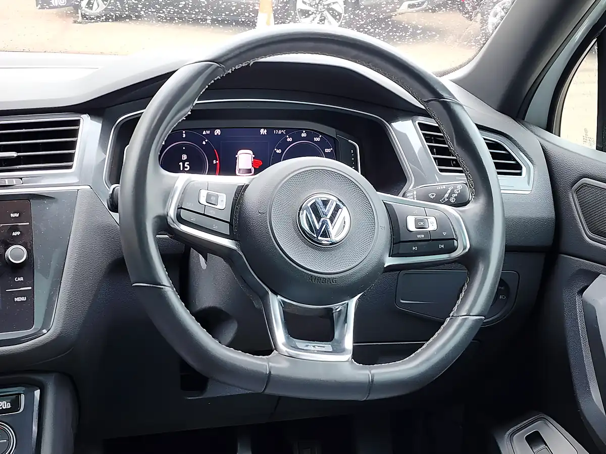 Used 2020 Volkswagen Tiguan Allspace R-Line Tech White - Interior and Exterior details 10