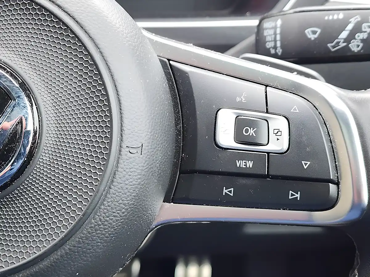 Used 2020 Volkswagen Tiguan Allspace R-Line Tech White - Interior and Exterior details 16