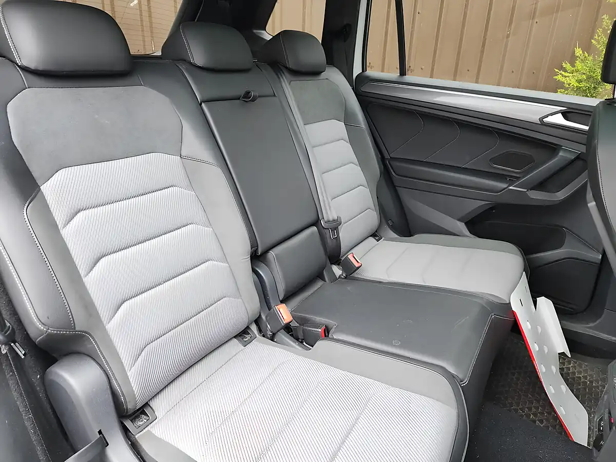 Used 2020 Volkswagen Tiguan Allspace R-Line Tech White - Interior and Exterior details 17
