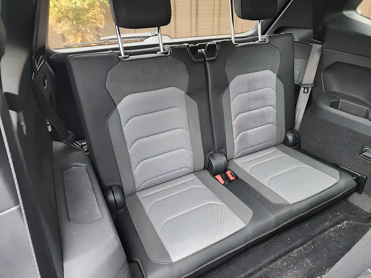 Used 2020 Volkswagen Tiguan Allspace R-Line Tech White - Interior and Exterior details 18