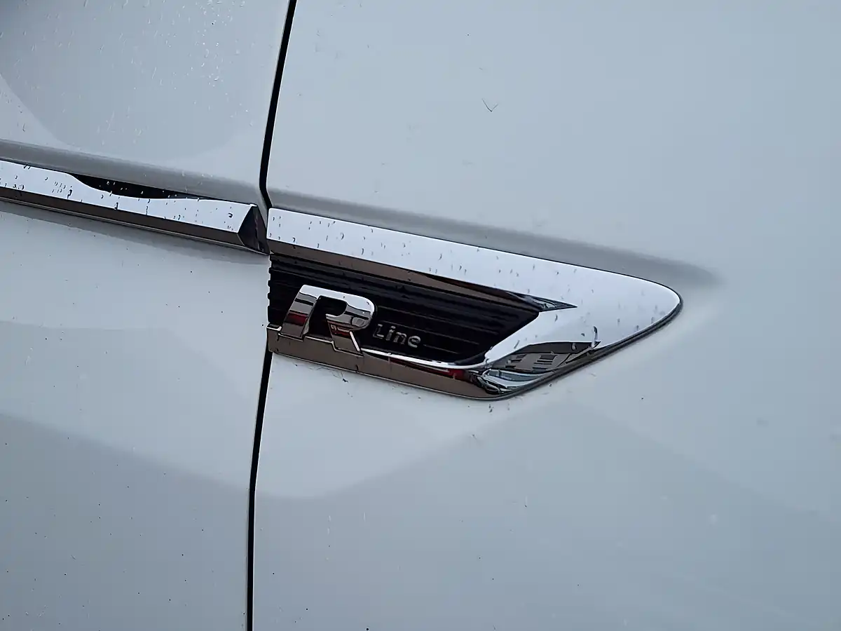 Used 2020 Volkswagen Tiguan Allspace R-Line Tech White - Interior and Exterior details 3