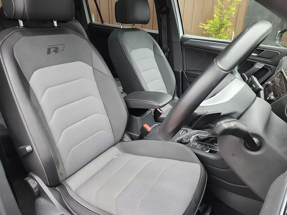 Used 2020 Volkswagen Tiguan Allspace R-Line Tech White - Interior and Exterior details 9