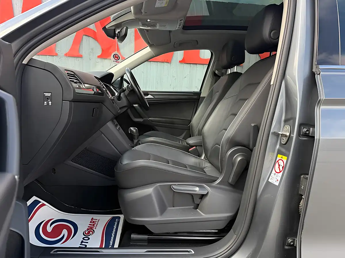 Used 2020 Volkswagen Tiguan Allspace Sel Grey - Interior and Exterior details 11