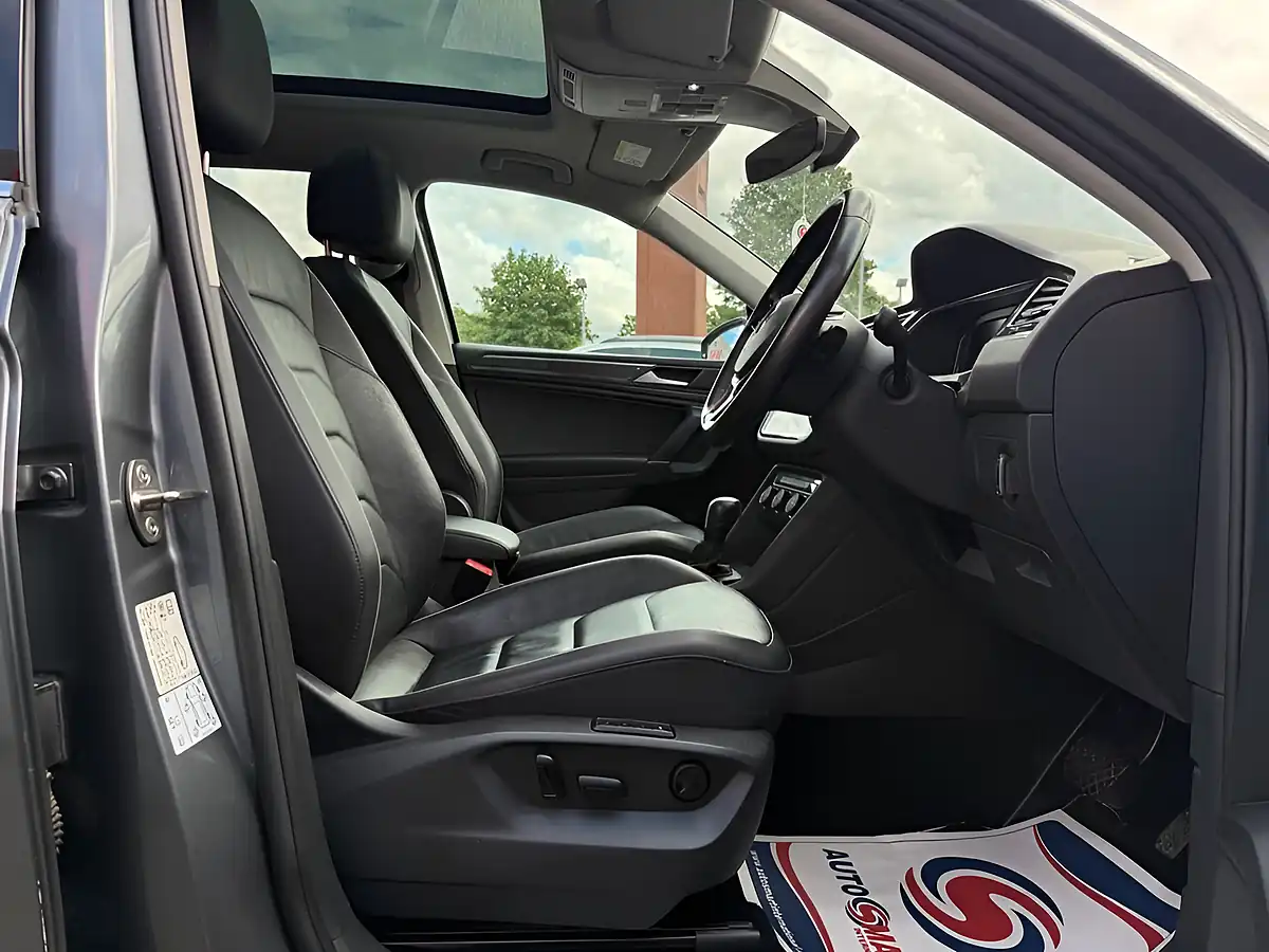Used 2020 Volkswagen Tiguan Allspace Sel Grey - Interior and Exterior details 17