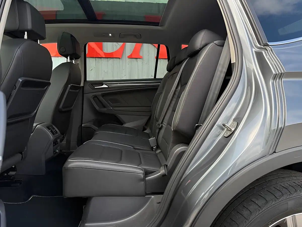 Used 2020 Volkswagen Tiguan Allspace Sel Grey - Interior and Exterior details 3