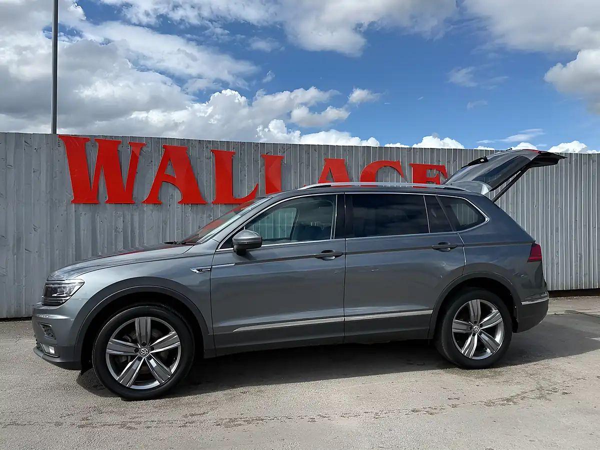 Used 2020 Volkswagen Tiguan Allspace Sel Grey - Interior and Exterior details 4