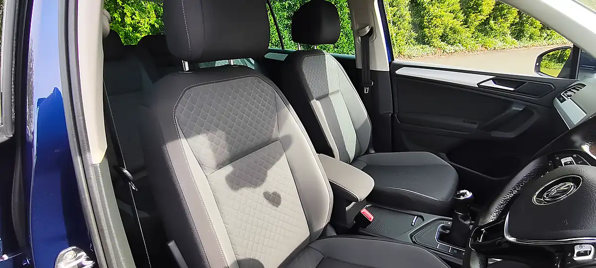 Used 2020 Volkswagen Tiguan Match Blue - Interior and Exterior details 11