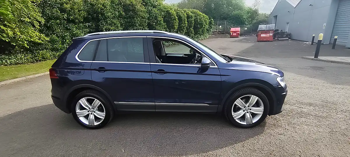 Used 2020 Volkswagen Tiguan Match Blue - Interior and Exterior details 6