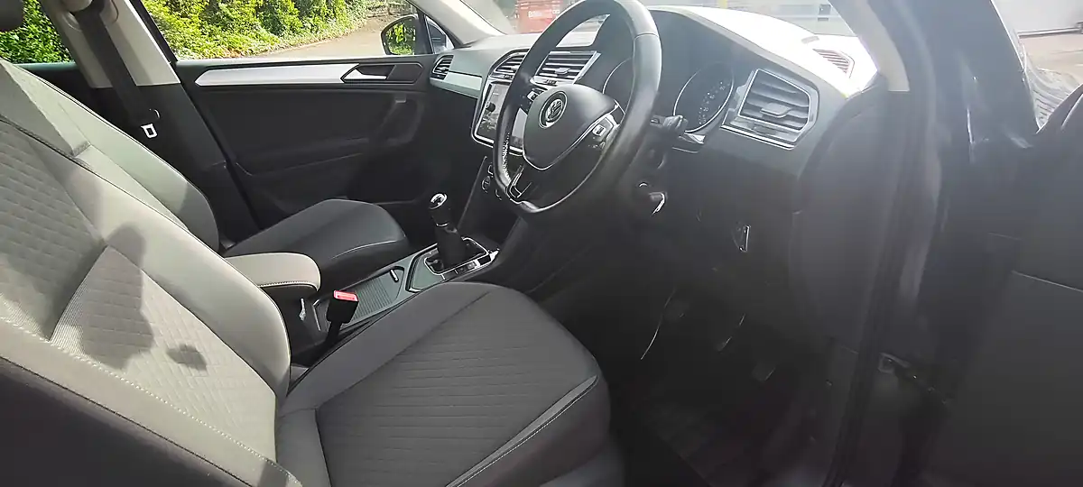 Used 2020 Volkswagen Tiguan Match Blue - Interior and Exterior details 9