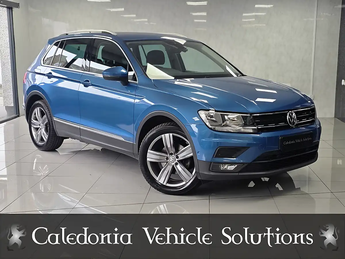 Used 2020 Volkswagen Tiguan Match Blue - Front View