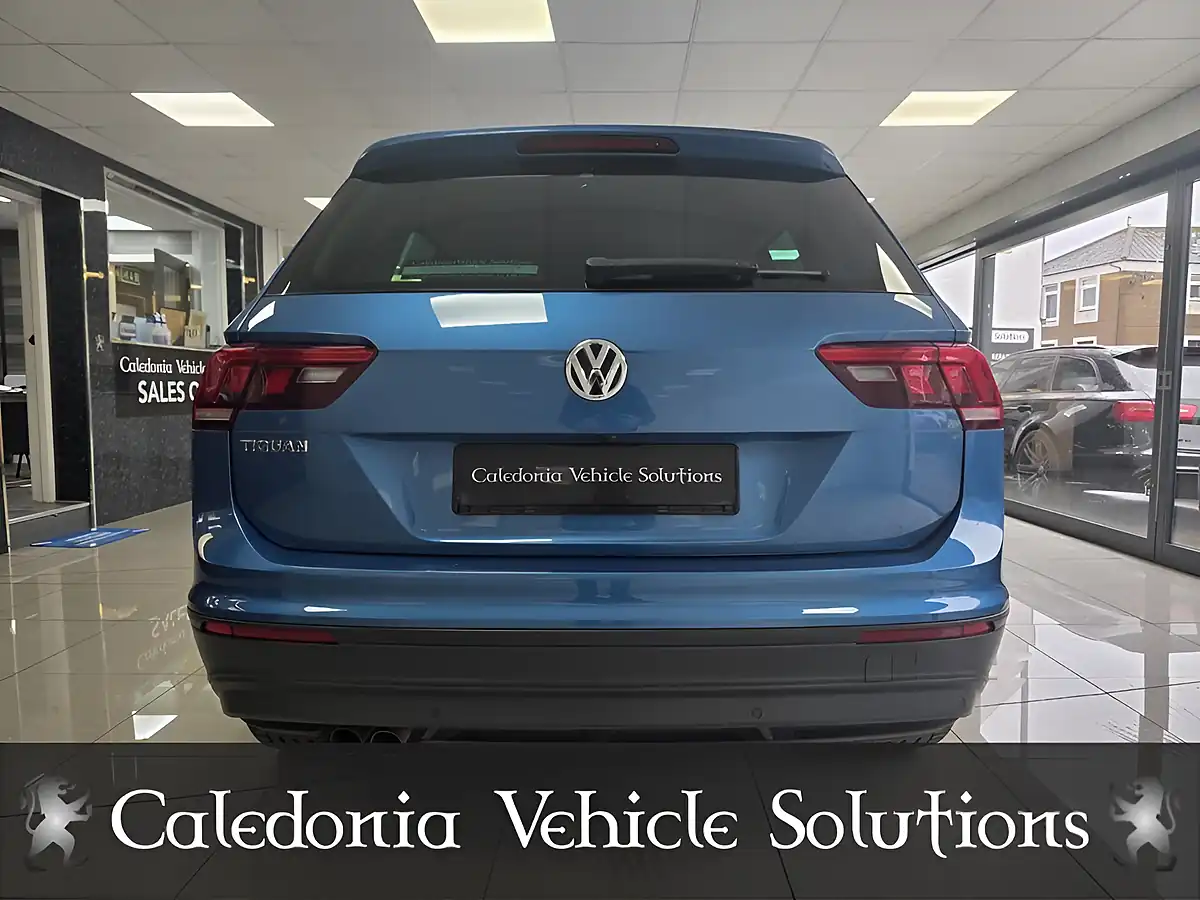 Used 2020 Volkswagen Tiguan Match Blue - Interior and Exterior details 10