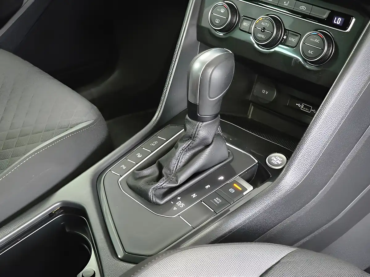 Used 2020 Volkswagen Tiguan Match Blue - Interior and Exterior details 12
