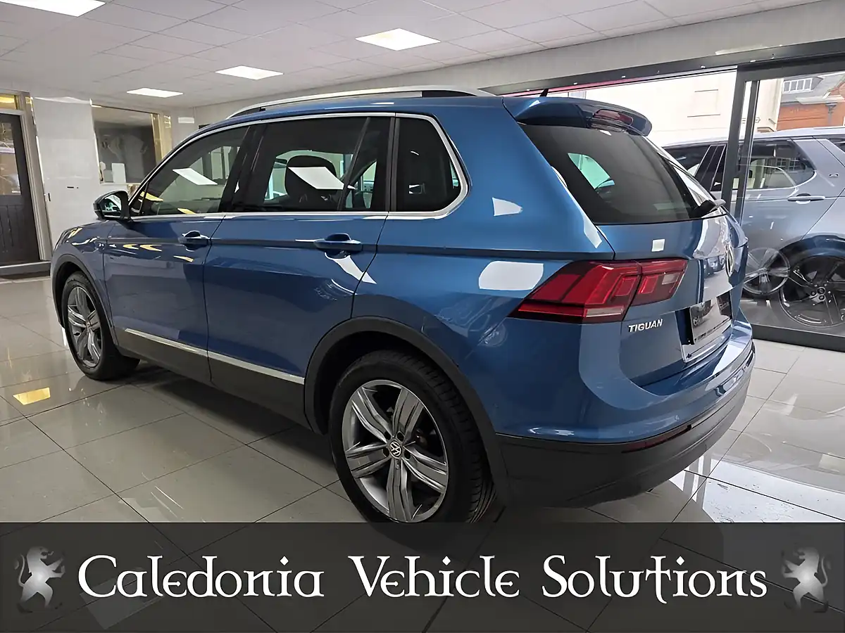 Used 2020 Volkswagen Tiguan Match Blue - Interior and Exterior details 3
