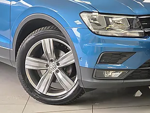 Used 2020 Volkswagen Tiguan Match Blue - Interior and Exterior details 6
