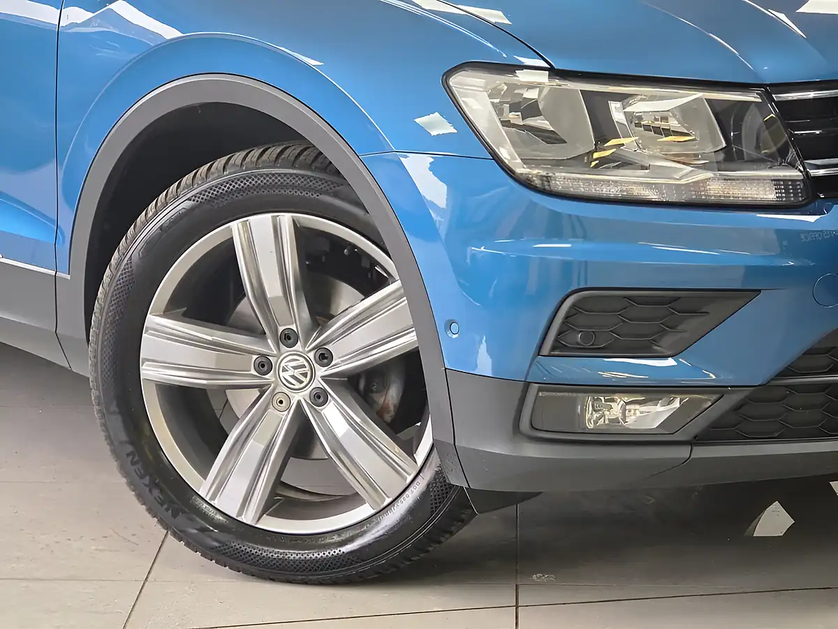 Used 2020 Volkswagen Tiguan Match Blue - Interior and Exterior details 6