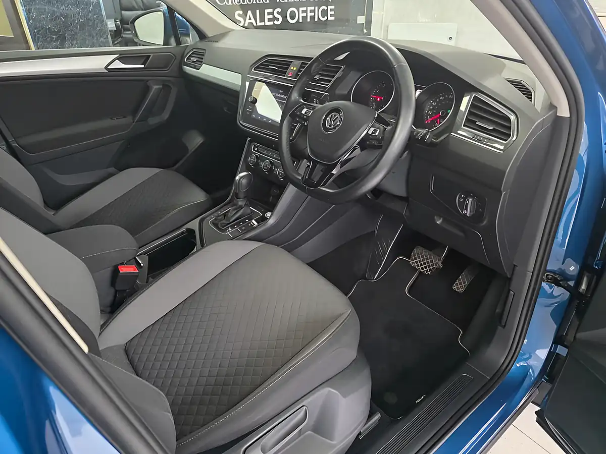 Used 2020 Volkswagen Tiguan Match Blue - Interior and Exterior details 7