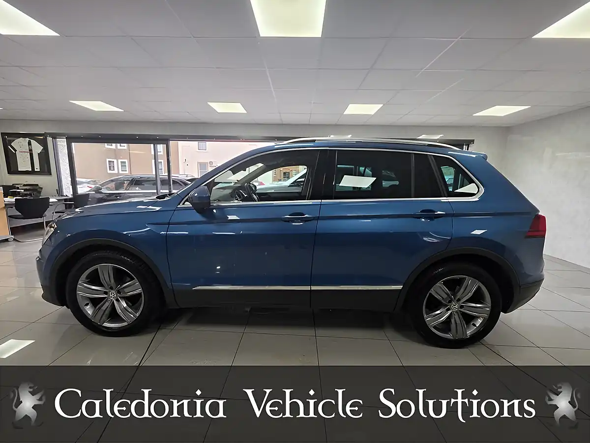 Used 2020 Volkswagen Tiguan Match Blue - Interior and Exterior details 8