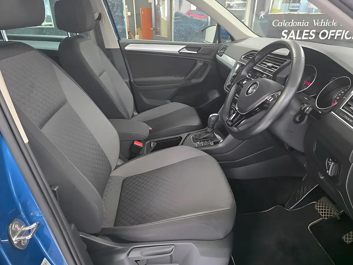 Used 2020 Volkswagen Tiguan Match Blue - Interior and Exterior details 9