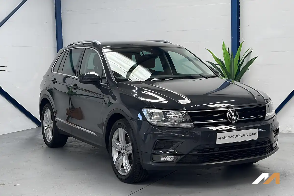 Used 2020 Volkswagen Tiguan Match Grey - Front View