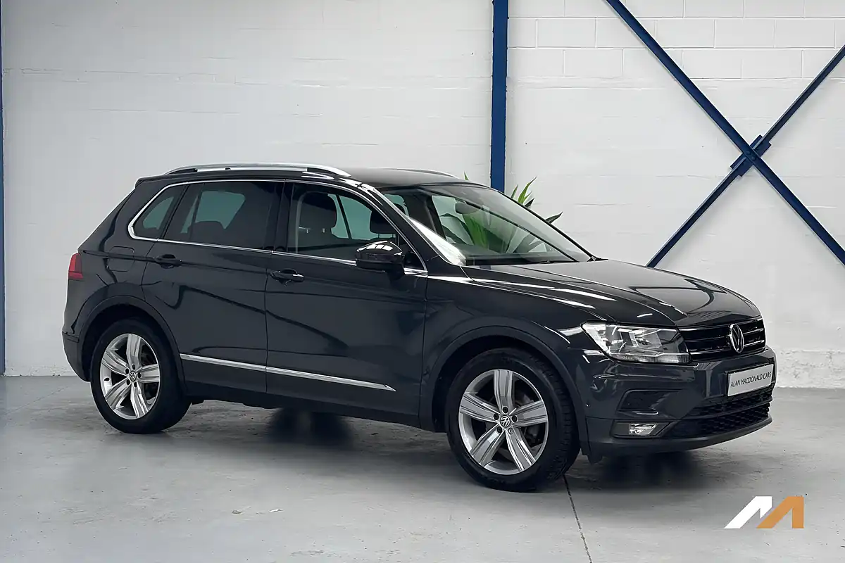 Used 2020 Volkswagen Tiguan Match Grey - Interior and Exterior details 12