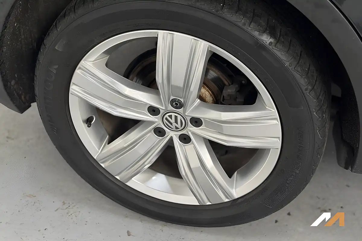 Used 2020 Volkswagen Tiguan Match Grey - Interior and Exterior details 14