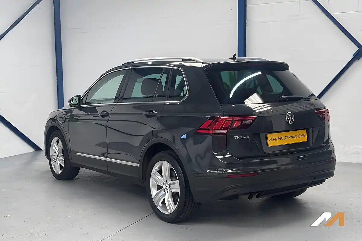 Used 2020 Volkswagen Tiguan Match Grey - Interior and Exterior details 2