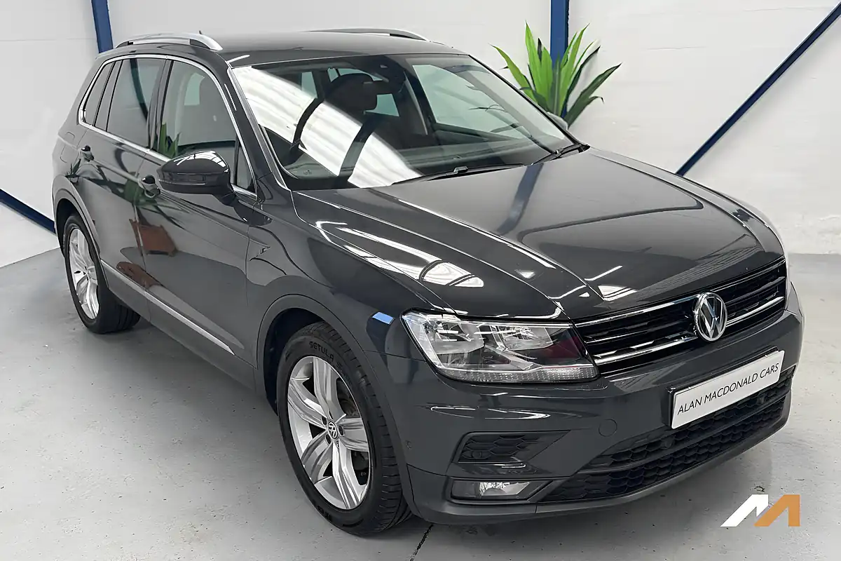 Used 2020 Volkswagen Tiguan Match Grey - Interior and Exterior details 5