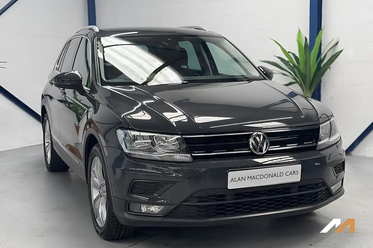 Used 2020 Volkswagen Tiguan Match Grey - Interior and Exterior details 8
