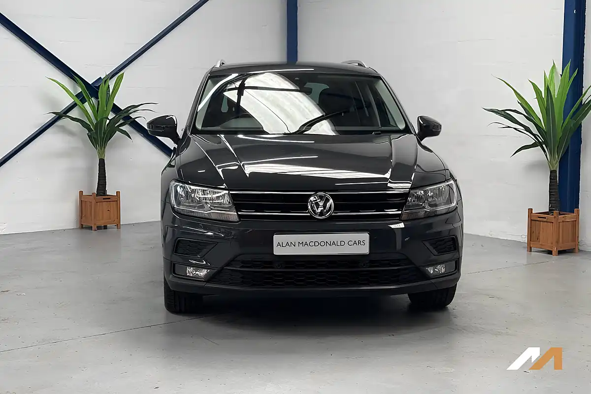 Used 2020 Volkswagen Tiguan Match Grey - Interior and Exterior details 9