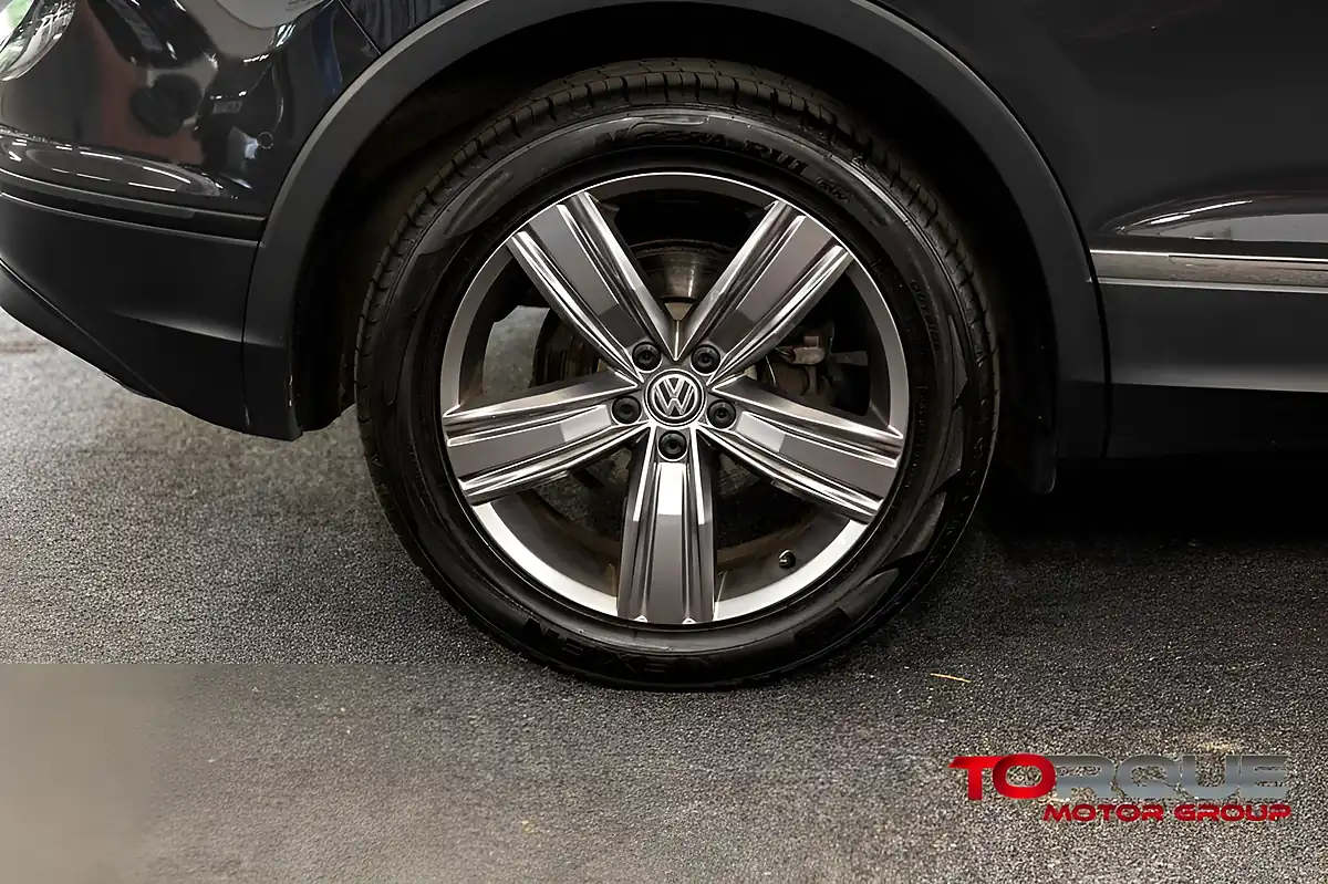 Used 2020 Volkswagen Tiguan Match Grey - Interior and Exterior details 11
