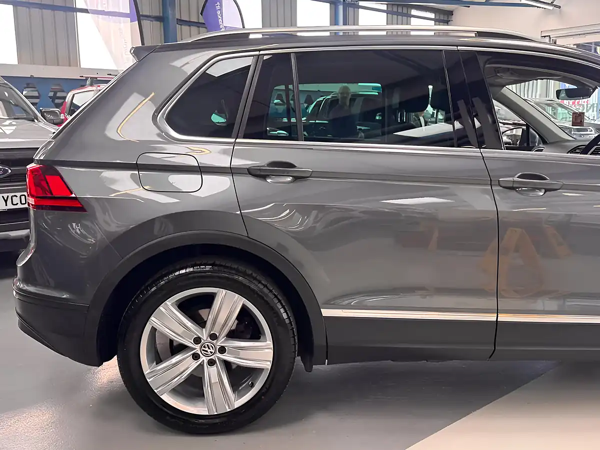 Used 2020 Volkswagen Tiguan Match Grey - Interior and Exterior details 15