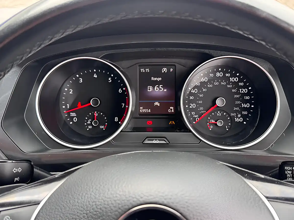 Used 2020 Volkswagen Tiguan Match Grey - Interior and Exterior details 17