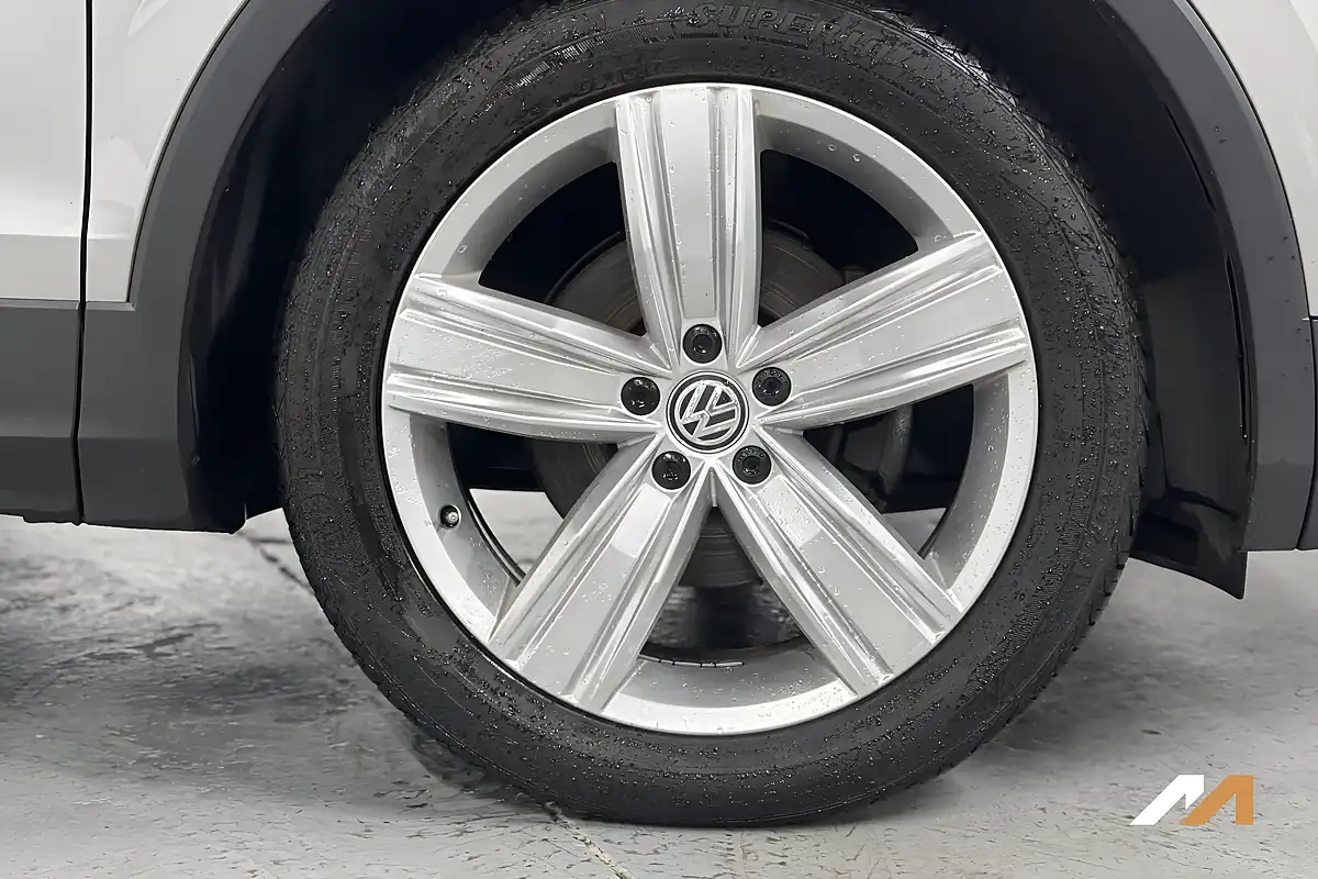 Used 2020 Volkswagen Tiguan Match Silver - Interior and Exterior details 11