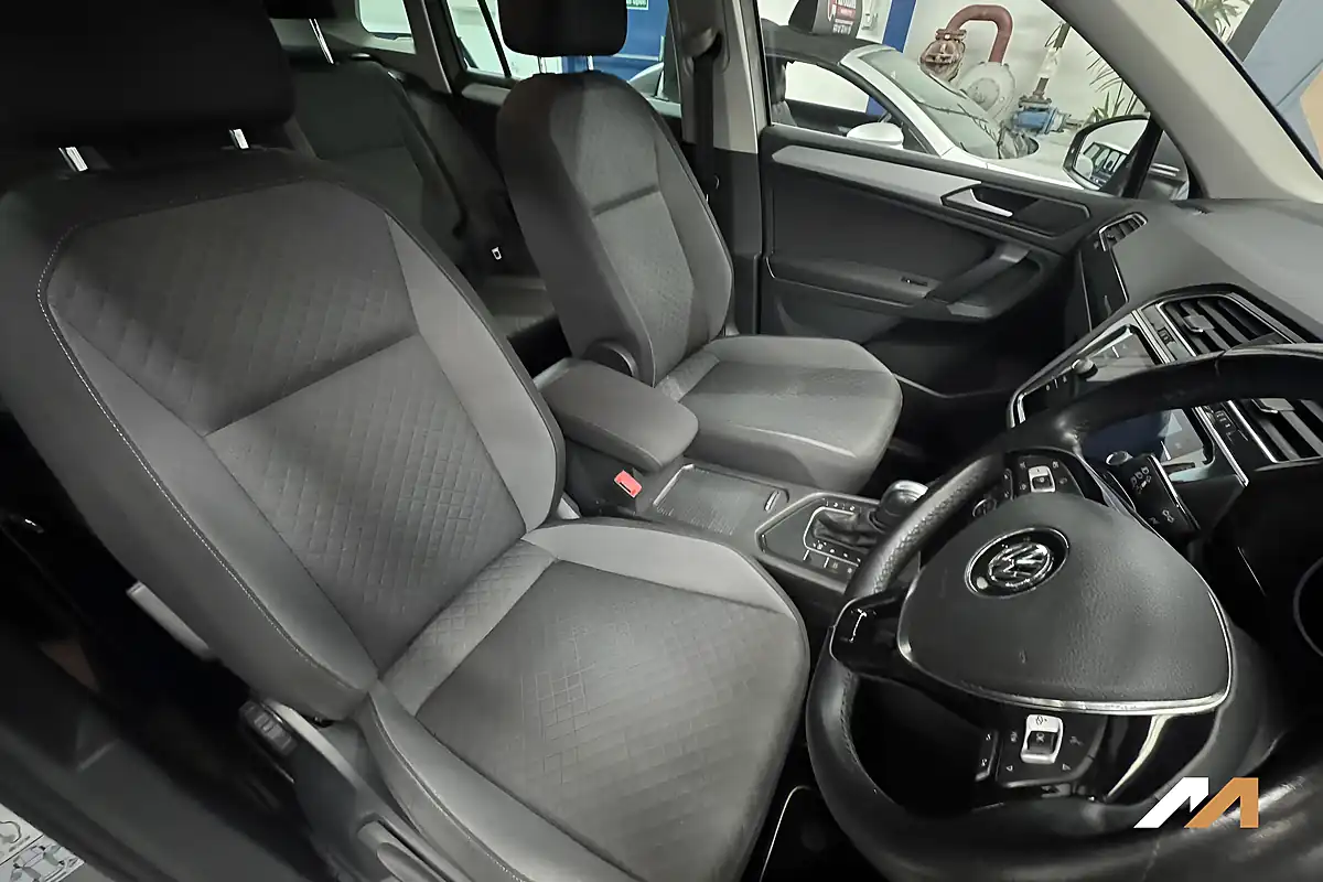 Used 2020 Volkswagen Tiguan Match Silver - Interior and Exterior details 16