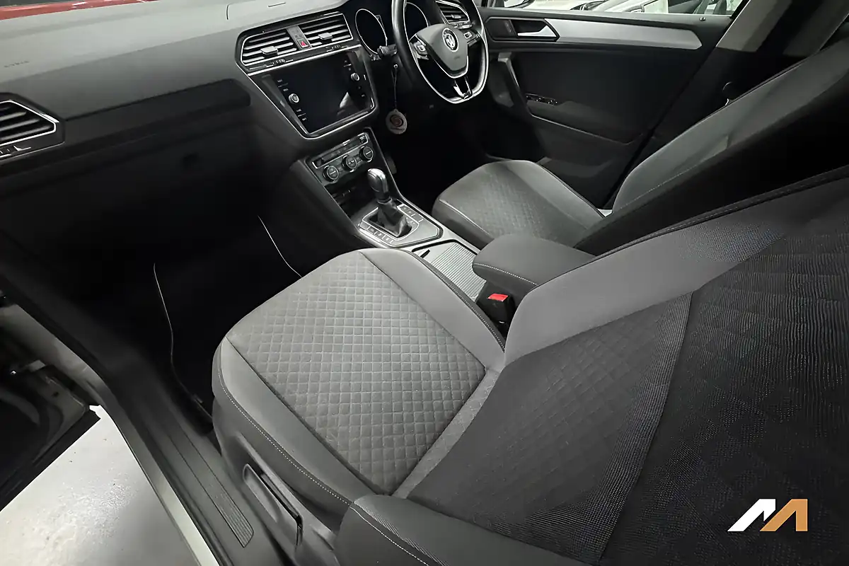 Used 2020 Volkswagen Tiguan Match Silver - Interior and Exterior details 18