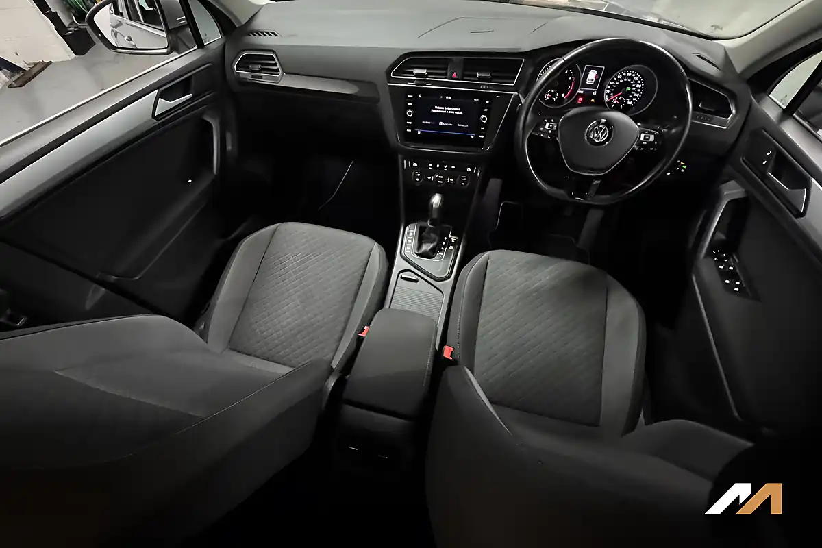 Used 2020 Volkswagen Tiguan Match Silver - Interior and Exterior details 3