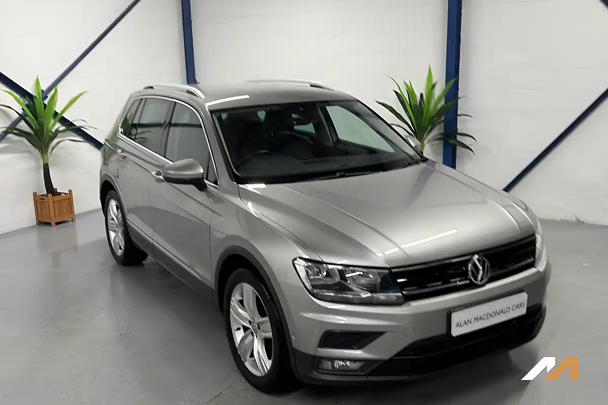 Used 2020 Volkswagen Tiguan Match Silver - Interior and Exterior details 8