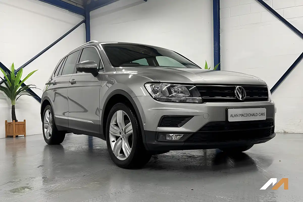 Used 2020 Volkswagen Tiguan Match Silver - Interior and Exterior details 9